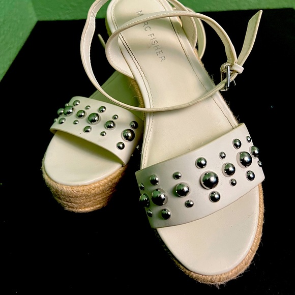 Marc Fisher Platform Sandal Womens 6.5 m White Studded Espadrille Wedge - Picture 2 of 4